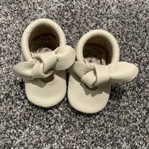 Freshly Picked Knotted Bow Moccs